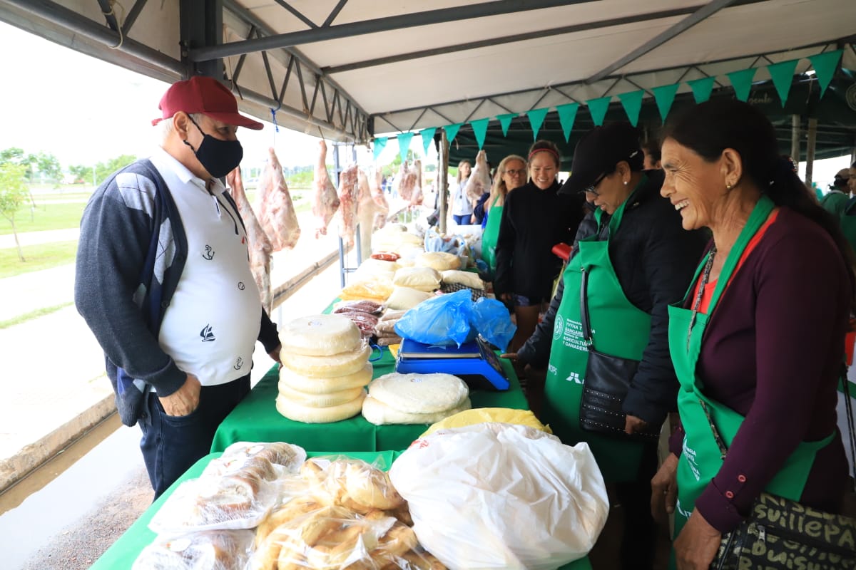 Con apoyo de ITAIPU feria agrícola por Semana Santa se desarrolló con